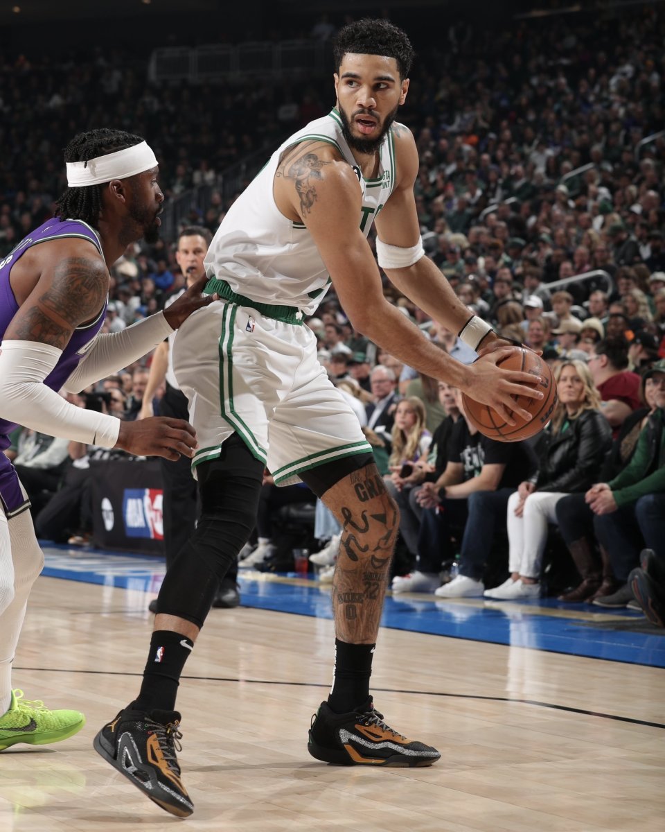 关于刷新纪录引发热议！，塔图姆在雄鹿比赛中重返赛场全场沸腾不已的信息-开云体育下载